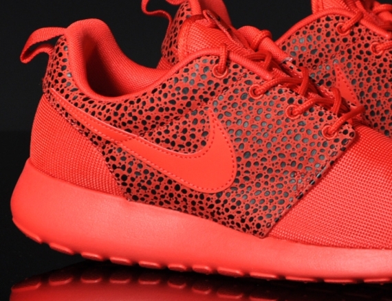 Nike Roshe Run Safari Challenge Red 01