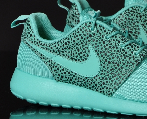 Nike Roshe Run Safari Crystal Mint 01