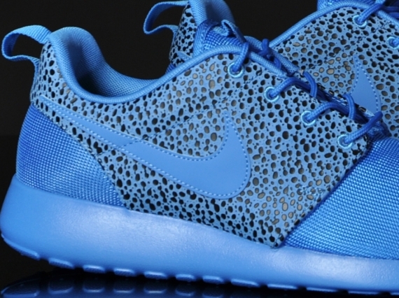 Nike Roshe Run Safari Pack Blitz Blue 01