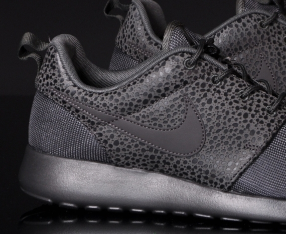 Nike Roshe Run Safari Pack Midnight Fog 01