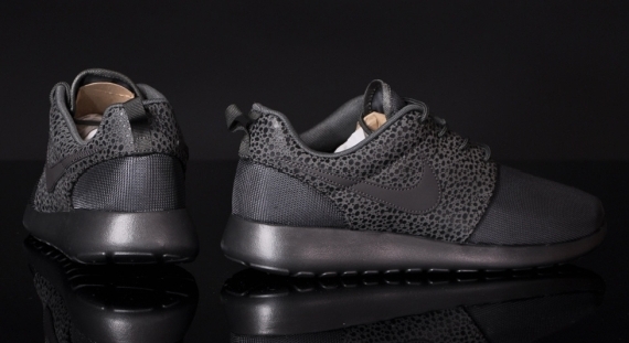 Nike Roshe Run Safari Pack Midnight Fog 02