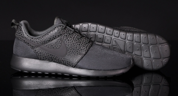 Nike Roshe Run Safari Pack Midnight Fog 03