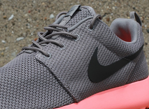 Nike Roshe Run – Soft Grey – Midnight Fog – Total Crimson