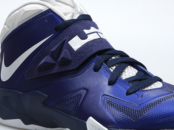 Nike Zoom Soldier VII – Deep Royal Blue – Pure Platinum