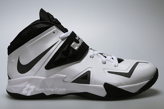 Nike Zoom Soldier Vii White Black 2