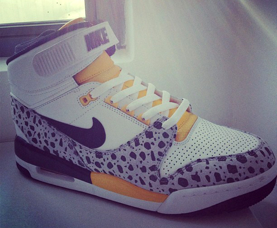 Nike Air Revolution Safari 2013