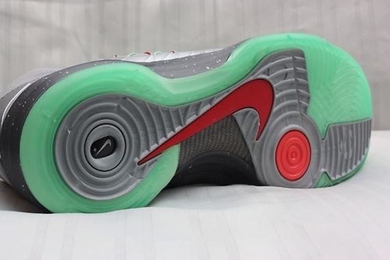 Nike Hyperdunk 2012 Gingerbread Man 04