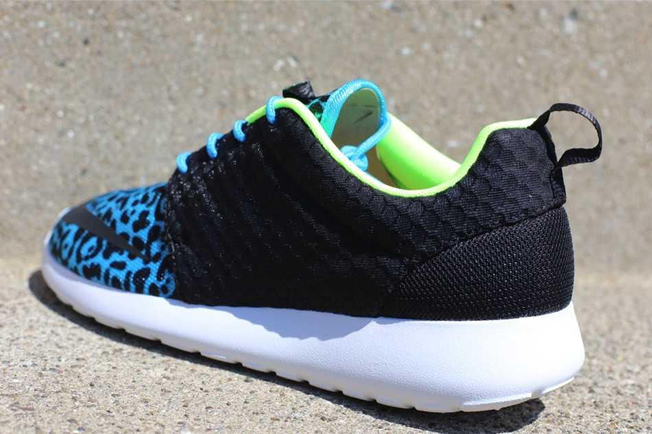 Nike Roshe Run Fb Blue Leopard Available 01