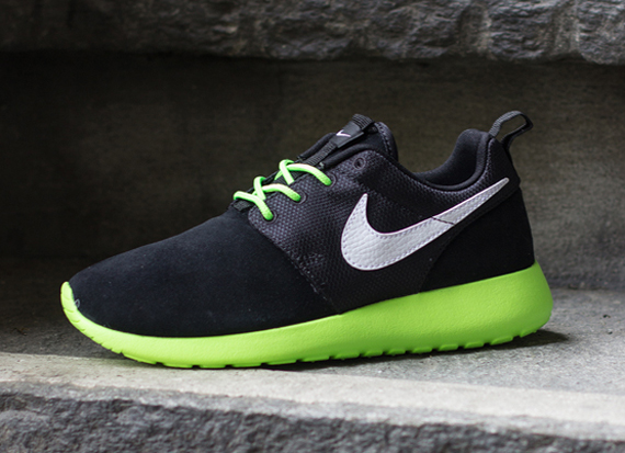 Nike Roshe Run Gs Black Neon 1