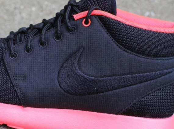 Nike Roshe Run Mid - Black - Atomic Red