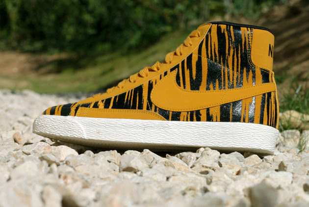 Nike Wmns Blazer Mid Tiger 4