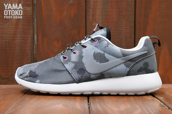 Nike Wmns Roshe Run Black Cool Grey Club Pink 021