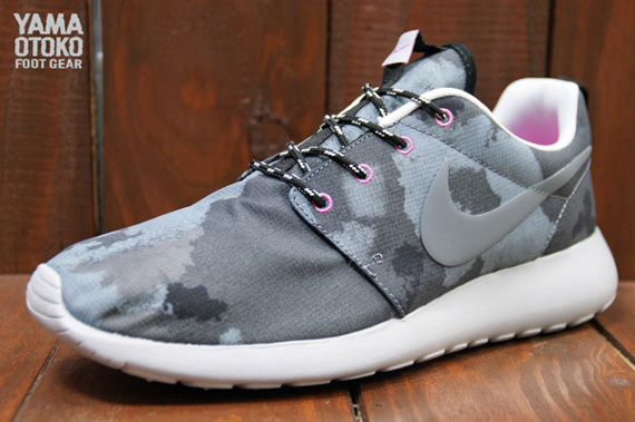 Nike Wmns Roshe Run Black Cool Grey Club Pink 031