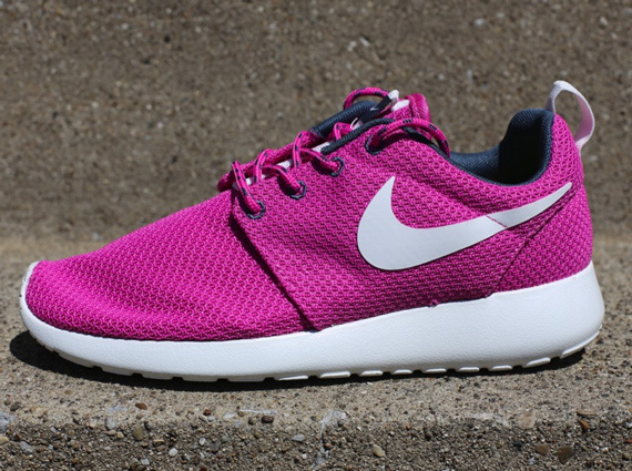 Nike Wmns Roshe Run Pink 01