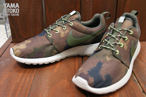 Nike Wmns Roshe Run Print Linen Cargo Khaki Mercury Grey Mortar 01