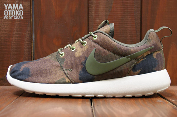 Nike Wmns Roshe Run Print Linen Cargo Khaki Mercury Grey Mortar 02