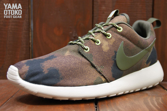 Nike Wmns Roshe Run Print Linen Cargo Khaki Mercury Grey Mortar 03