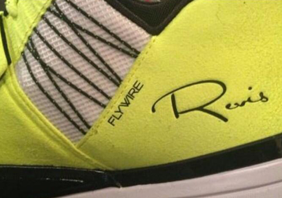 Nike Zoom Revis Tennis Ball 1