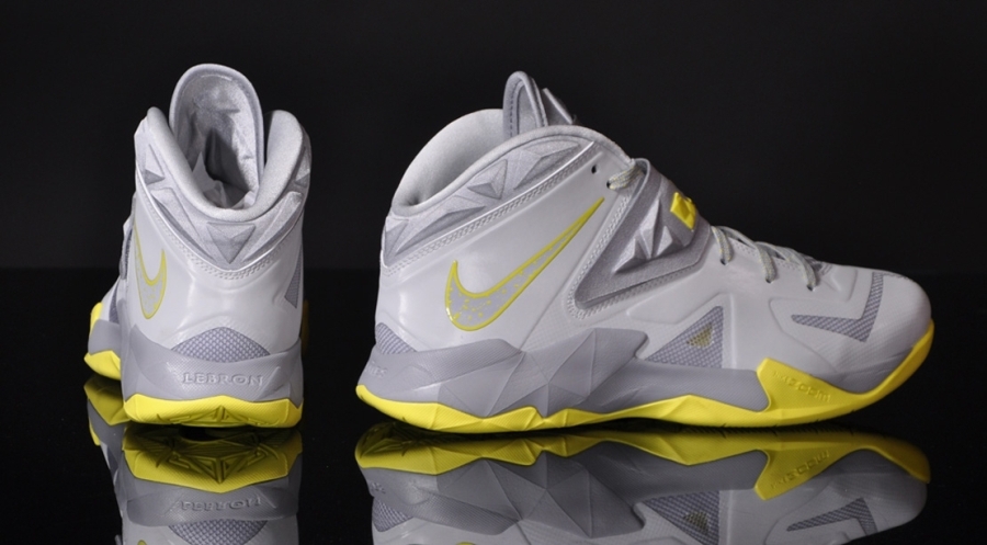 Nike Zoom Soldier Vii Pure Platinum Volt 02