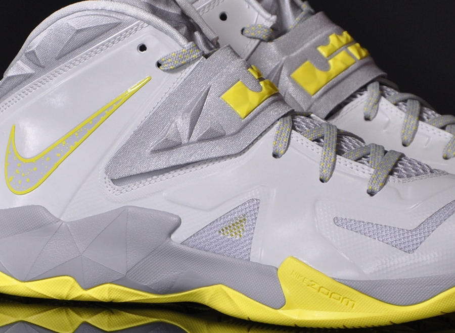 Nike Zoom Soldier Vii Pure Platinum Volt