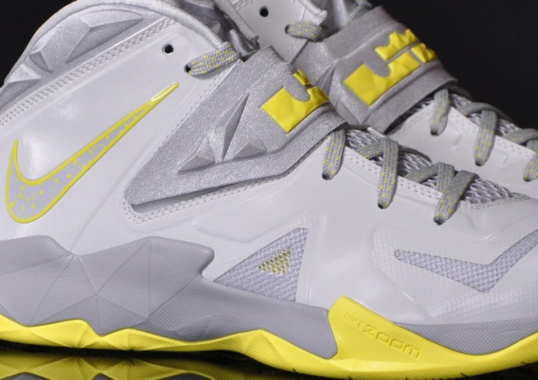 Nike Zoom Soldier VII – Pure Platinum – Volt