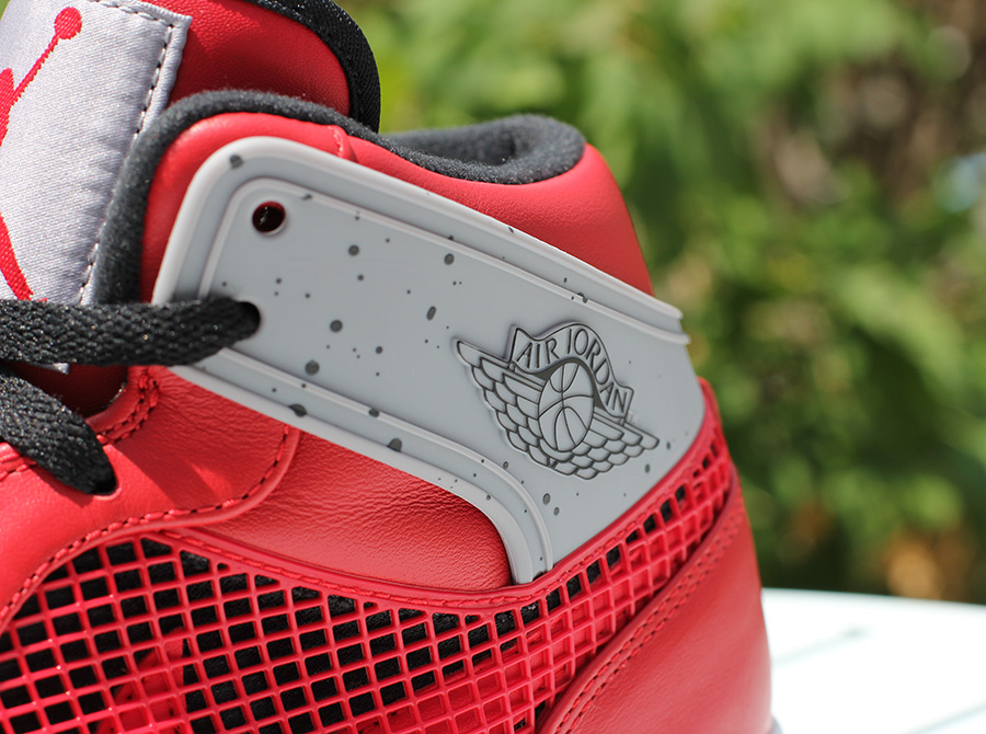 Air Jordan 1 '89 "Toro" - Arriving at Retailers