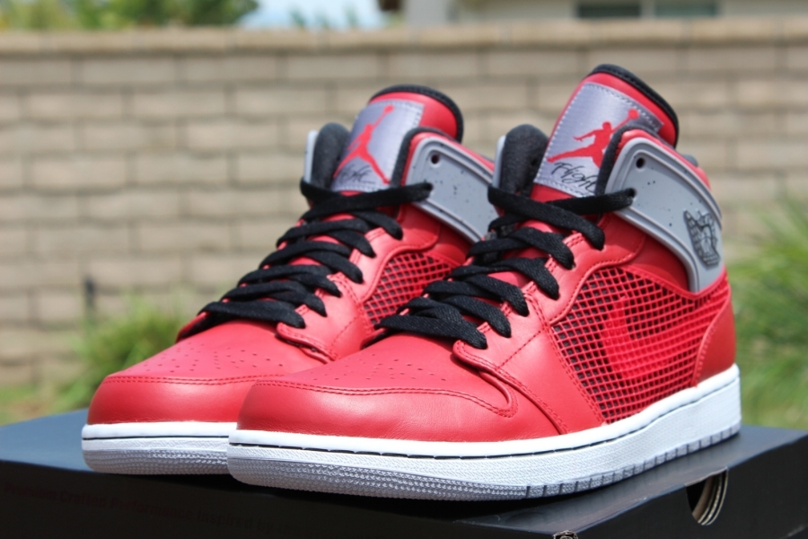 Air Jordan 1 89 Toro Release Date 11