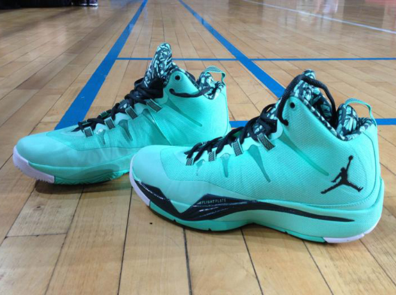 Jordan Super.Fly 2 “Green Glow”