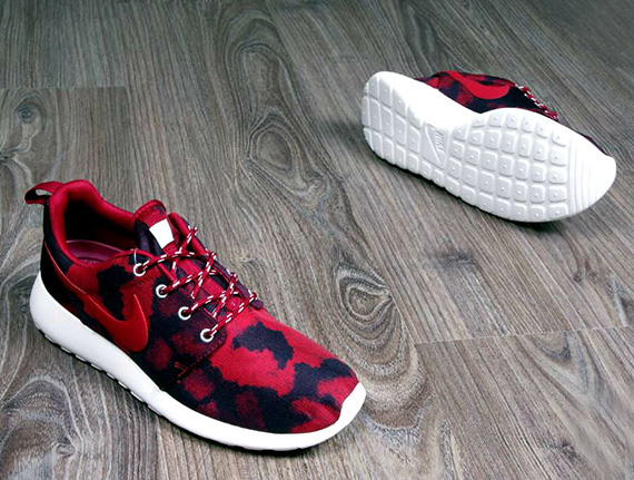 Nike Roshe Run Wmns Red Camo 1