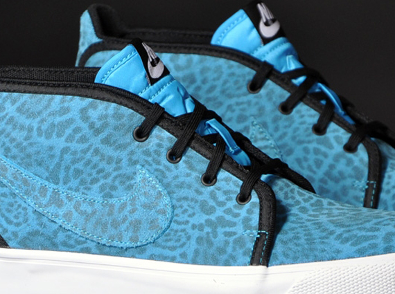 Nike Toki Premium FB “Blue Leopard”