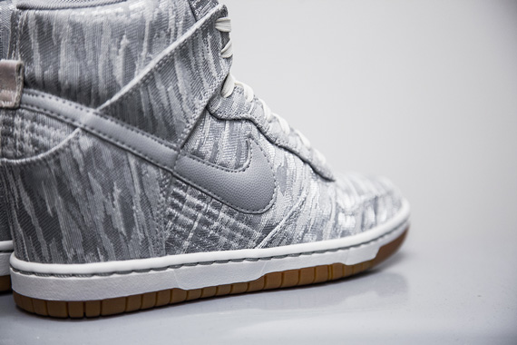 Nike Wmns Dunk Hi Satin 02