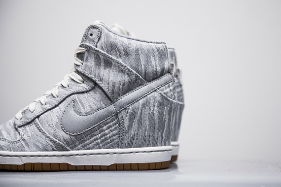 Nike Wmns Dunk Hi Satin 03