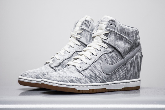 Nike Wmns Dunk Hi Satin 05