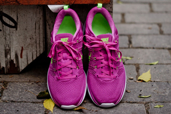 Nike Wmns Flyknit Lunar Club Pink Green 06