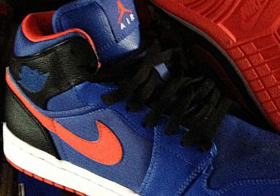 Air Jordan 1 Mid Knicks Sample