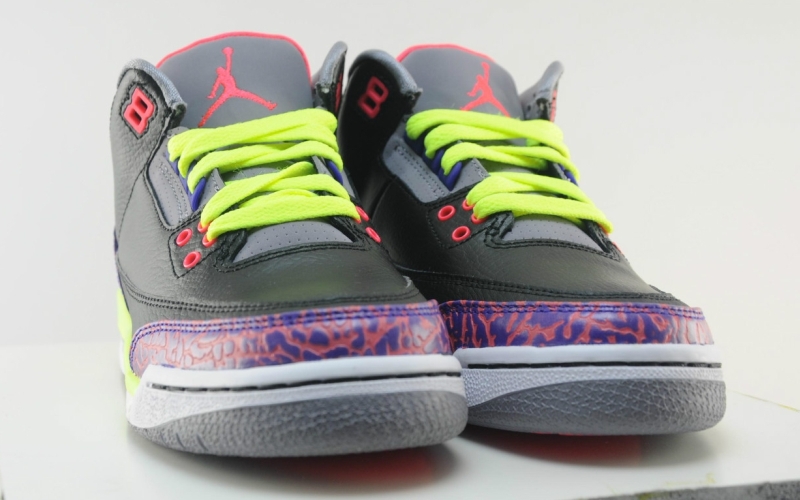 Air Jordan Iii Gs Black Atomic Red Volt 02