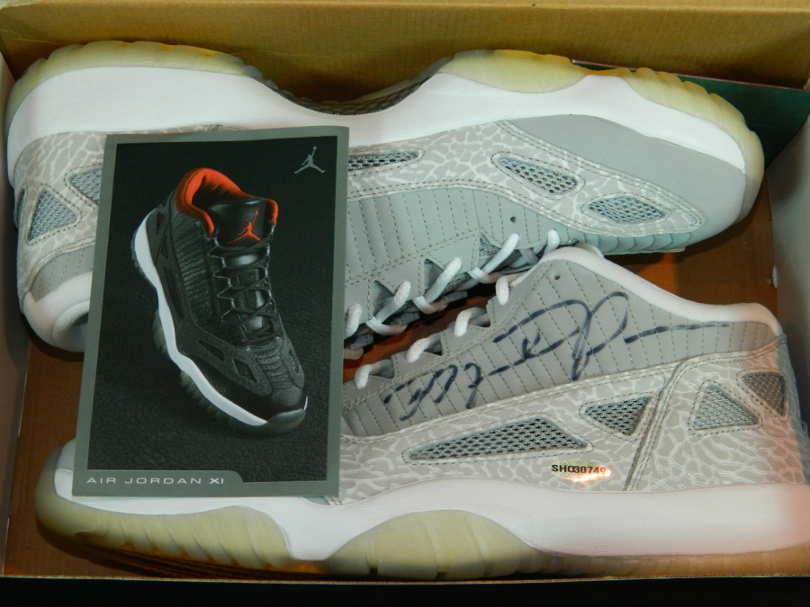 Air Jordan Xi Ie Low Silver Autograph 3