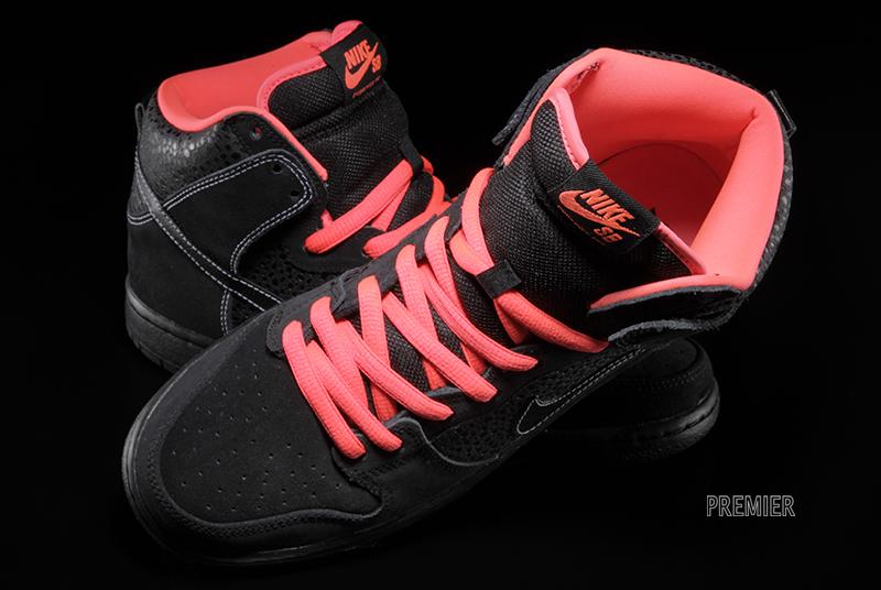 Black Safari Atomic Red Sb Dunk Available 2