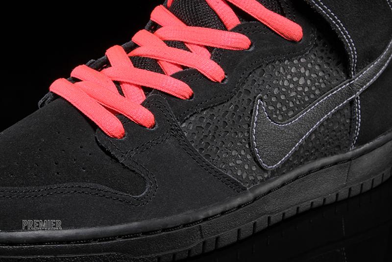 Black Safari Atomic Red Sb Dunk Available 4