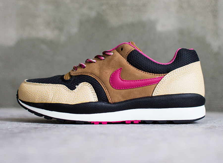 Nike Air Safari Black Fuschia Gold 2