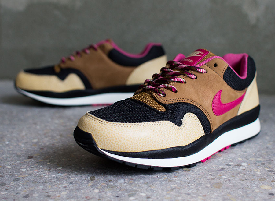 Nike Air Safari Black Fuschia Gold 3