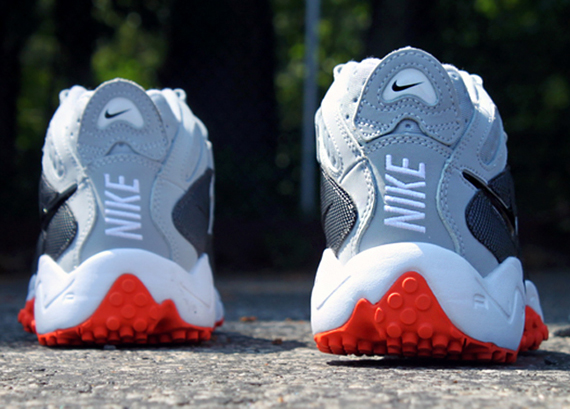 Nike Air Turf Raider – Wolf Grey – Black – Dark Grey – Team Orange