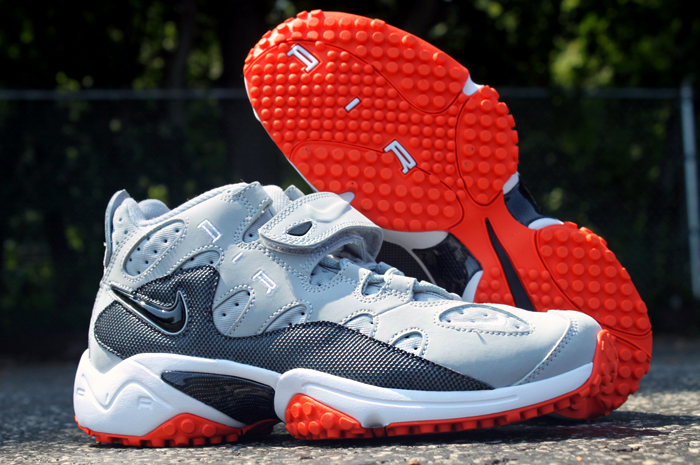 Nike Air Turf Raider Wolf Grey Black Dark Grey Team Orange 2