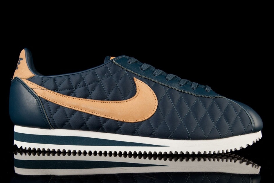 Nike Cortezy Nylon Quilted Pack 02