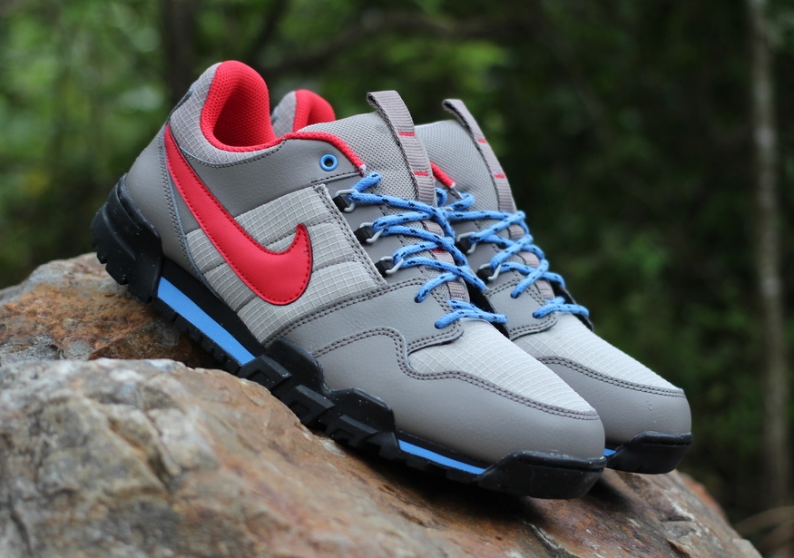 Nike Mogan 2 Oms Soft Grey University Red Blue 02