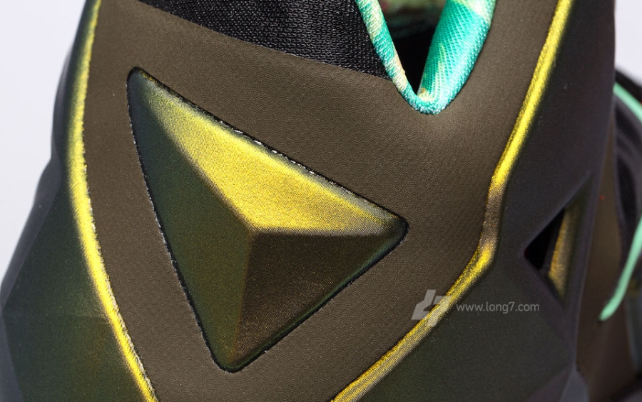 Parachute Gold Lebron Eleven 10