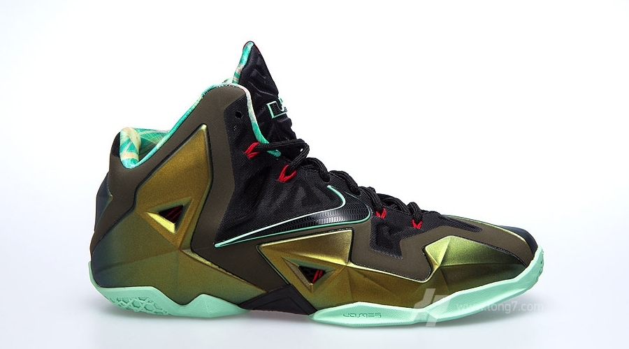 Parachute Gold Lebron Eleven 31