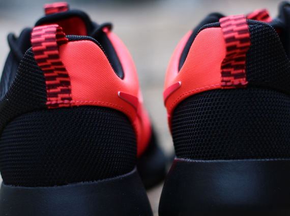 Nike Roshe Run "Split" - Black - Atomic Red