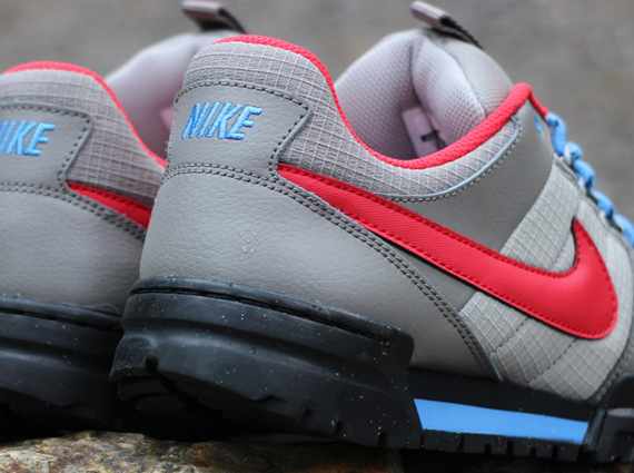 Nike Mogan 2 OMS – Soft Grey – University Red – Blue