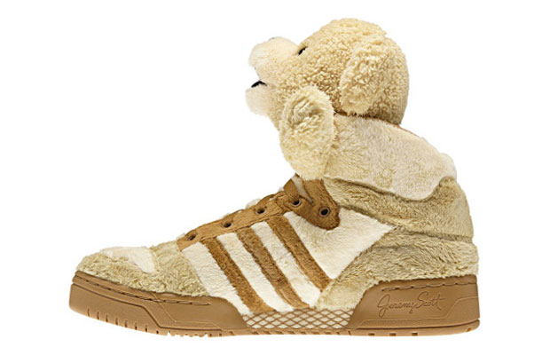 What Non Sneakerheads Think About Iconic Sneakers 7